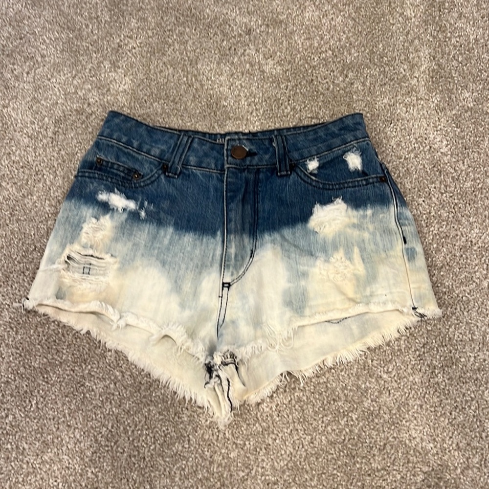 BDG. High rise cheeky ombré Jean shorts! Size 26!!!